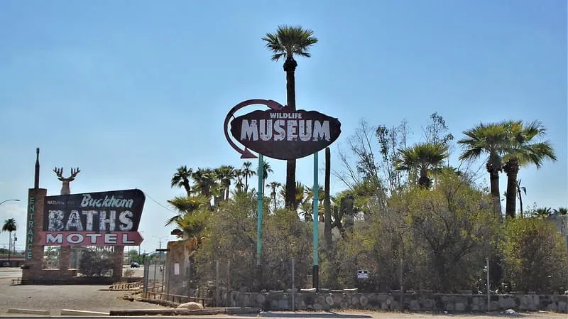 Buckhorn Baths Motel, photograph 2