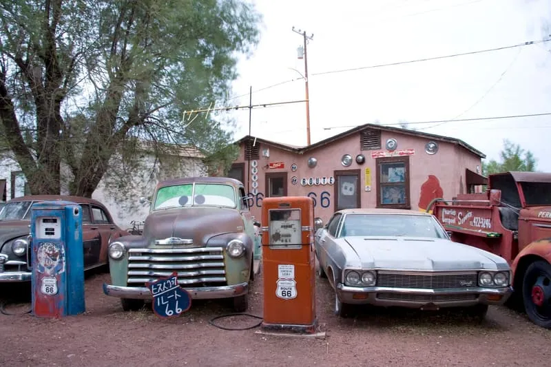 Delgadillo's Snow Cap Drive-In, photograph 2