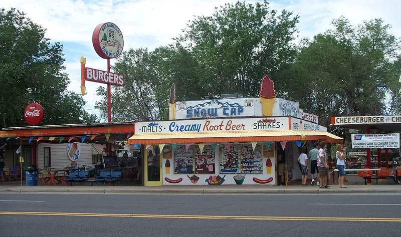 Delgadillo's Snow Cap Drive-In, photograph 3