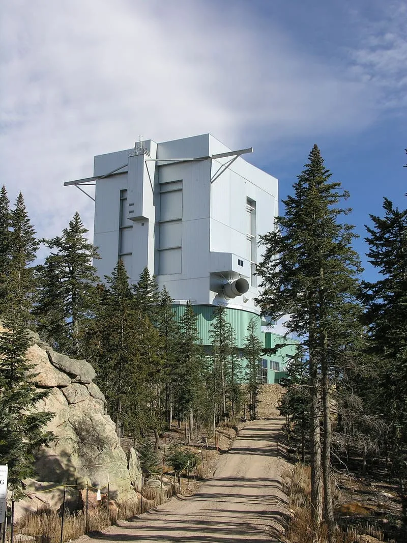 Large Binocular Telescope, photograph 2